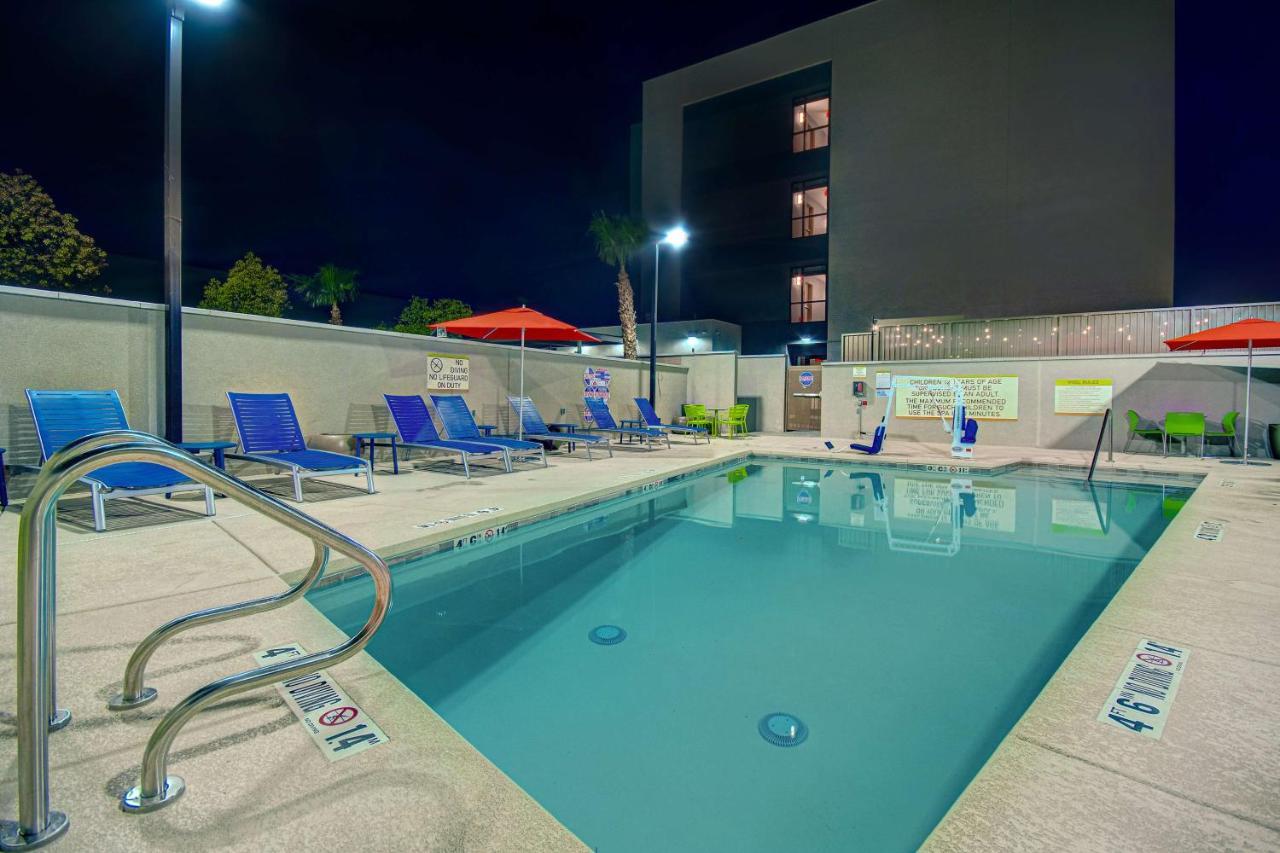 Home2 Suites By Hilton Las Vegas North Exterior photo